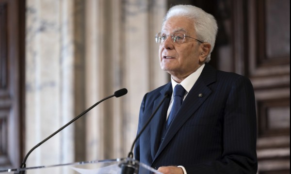 Mattarella: &quot;Il covid non è sconfitto ma il peggio è passato&quot;