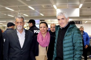 El senador Pier Ferdinando Casini con los dos diputados italo-venezolanos del Parlamento venezolano Amèrico De Grazia y Mariela Magallanes en Roma - Italia