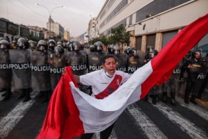 Perù: migliaia in corteo a Lima contro presidente Castillo