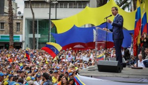Guaidó convoca a la marcha &quot;más grande&quot; para desalojar a Maduro Será el 1 de mayo, Día Internacional del Trabajo.