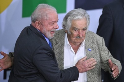 Il presidente brasiliano, Luiz Inácio Lula da Silva, e l&#039;ex presidente uruguaiano, José Pepe Mujica