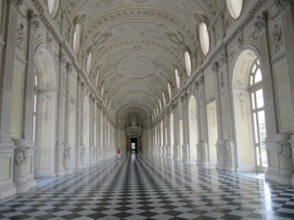 La impactante galería del Castillo Reggia Venaria en Turín