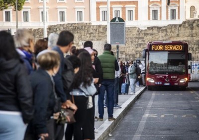 Tornano i venerdì di sciopero: il 10 gennaio si fermano bus, treni e aerei