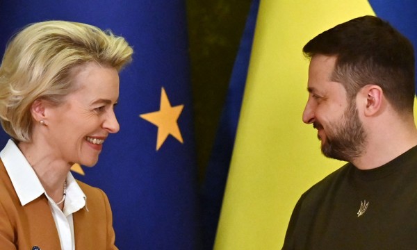 Ursula Von Der Leyen e Volodimyr Zelensky 