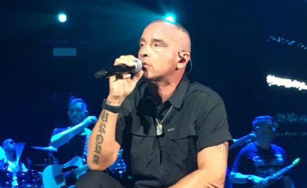 Eros Ramazzotti volvió y brilló en Buenos Aires Italiano cantó ante más de 6.000 personas. Mensaje ambientalista