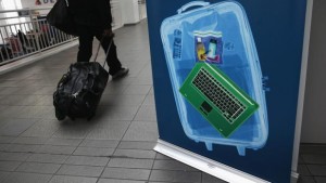 Reino Unido también prohíbe computadoras y tabletas en vuelos de varios países