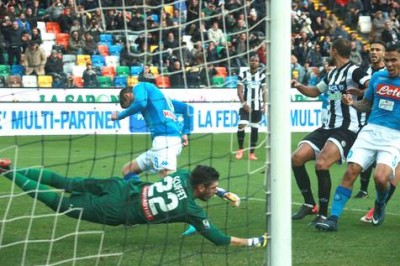 Jorginho anota el gol del triunfo del Napoli