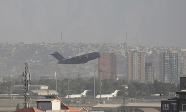 Nuovo attacco all&#039;aeroporto di Kabul. Il sistema di difesa intercetta 5 razzi