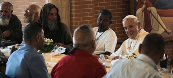 Il pranzo di Papa Francesco tra i poveri di Palermo