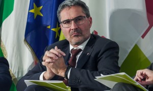 Fugatti fa il bis in Trentino. Svp primo in Alto Adige ma è in calo