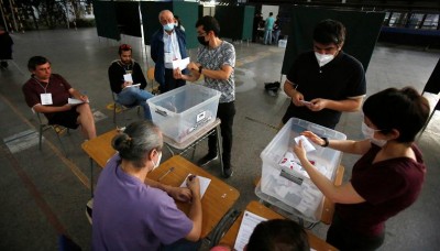 Referendum Cile, i cittadini cileni votano per approvare o rifiutare la nuova bozza di costituzione, Santiago, Cile