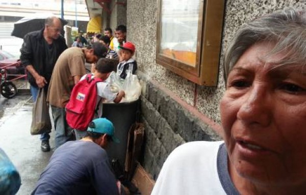 Venezuela - “Sempre più persone frugano nella spazzatura alla ricerca di cibo” rileva Mons. Gutierrez