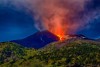 Etna in eruzione, nuove fratture e colata lavica