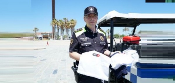 Furti in spiaggia? A Barcellona la Polizia Municipale non ti lascia &quot;in mutande&quot;