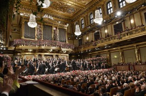 Con la delicadeza de director italiano Riccardo Muti, la Filarmónica de Viena da la bienvenida al 2018