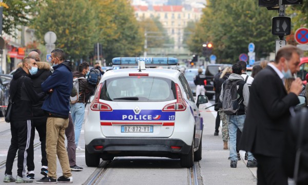 Nizza, &#039;È terrorismo&#039; attacco con coltello in cattedrale: 3 morti e diversi feriti