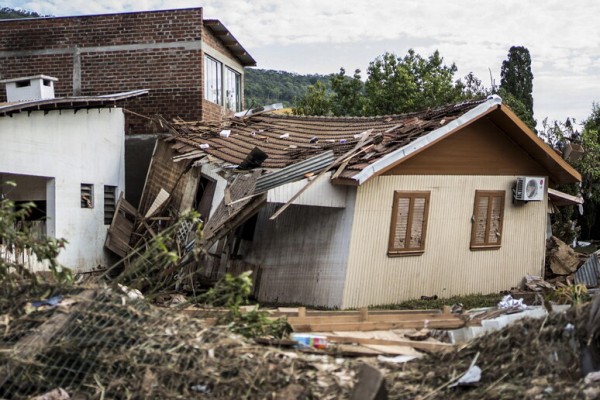 Brasile: 50 i morti in Rio Grande, possibile un nuovo ciclone