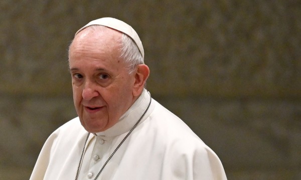 Papa Francesco: &quot;I Paesi Ue dicano quanti migranti possono accogliere, la guerra è il controsenso della creazione&quot;