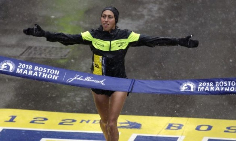 La estadounidense Desiree Linden gana el Maratón de Boston