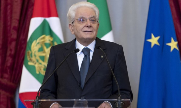 Mattarella: &quot;Vaccinarsi è un dovere, non si invochi la libertà per sottrarsi&quot;