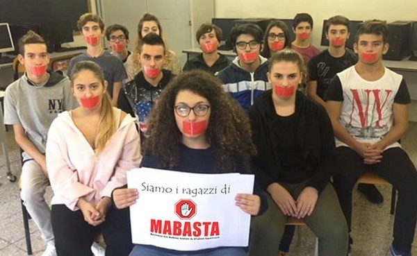 Taranto - Bullismo: gli studenti di Manduria  incontrano i ragazzi di Mabasta