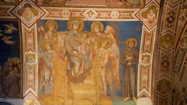 El fresco del siglo XIII tras su restauración.