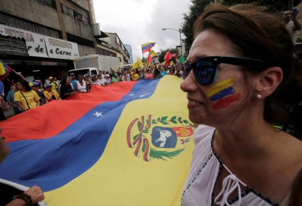 Dividida y sin brújula, oposición retomará ofensiva contra Maduro