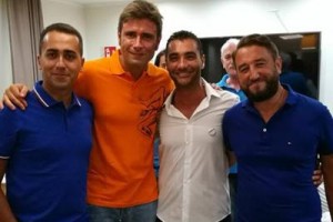 Fabrizio La Gaipa con Luigi Di Maio, Alessandro Di Battista e Giancarlo Cancelleri (Foto dal profilo Facebook di La Gaipa)