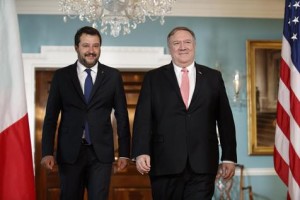 El vicepremier italiano Matteo Salvini, junto al secretario de Estado Mike Pompeo, en Washington