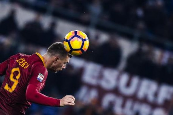Soccer: Roma trim Juve&#039;s lead to four points Napoli and Fiorentina draw 3-3