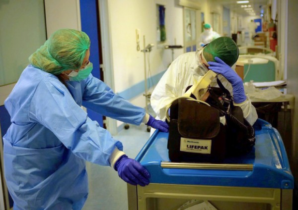 L&#039;allarme dei rianimatori &#039;Mascherine per un paio giorni&#039;