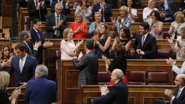 Ana Pastor, presidente del Congreso de España, gracias a PP, Ciudadanos y diez diputados nacionalistas