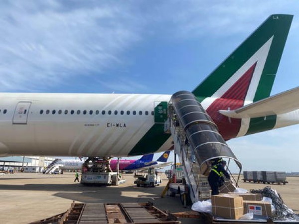 Patuanelli: &#039;Alitalia ora al 100% dello Stato poi si valuterà&#039;
