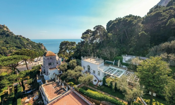 Venduta la villa da sogno di Christian De Sica a Capri