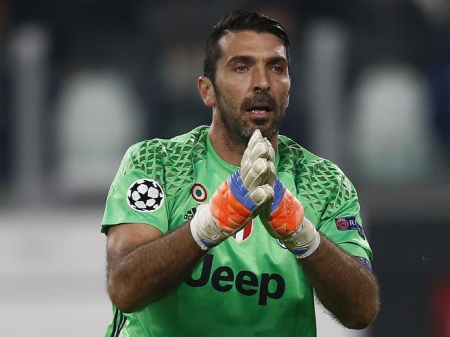&quot;In serie A si scansano, in Europa no&quot;. Scoppia caso Buffon