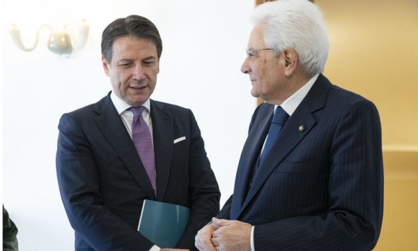 Conte tira dritto mentre Pd e M5s lo blindano. Ma Renzi alza il tiro