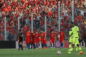 Chile venció 3-1 a Venezuela y se metió en zona de clasificación al premundial