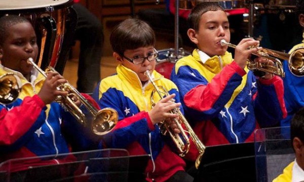 Orquesta Infantil y Juvenil Latina Simón Bolívar
