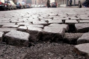 Raggi: &quot;Via i sanpietrini&quot; un simbolo di Roma