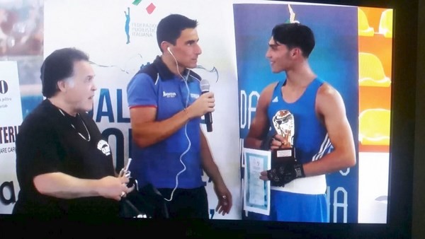 Boxe: il tarantino Francesco Magrì conquista il “guanto d’oro”