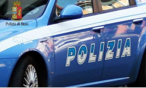 Torino, deriva Antipolizia. Pestati quattro poliziotti tra cui una donna. Ora Maya cosa ne pensa?