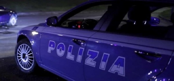 Verona, uomo dà in escandescenze. Grido d’allarme dei cittadini e impotenza della Polizia Paoloni (Sap): «Occorrono armi non letali»