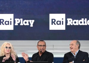 Carlo Conti tra i co-conduttori Antonella Clerici e Jerry Scotti