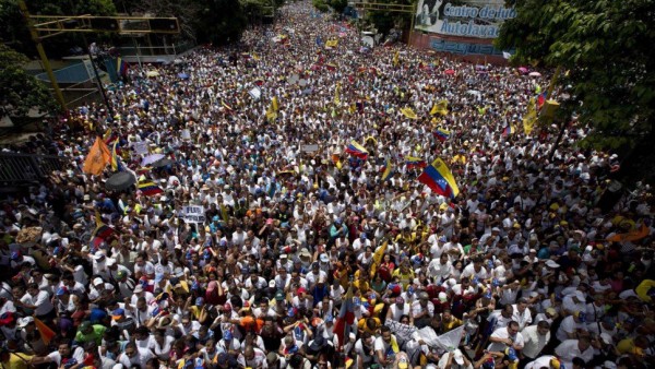Toma de Venezuela: Guardia venezolana bloquea varias vías de acceso a Caracas por marchas de oposición