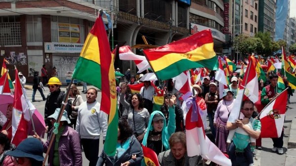 Bolivia la gente felice festeggia le dimissioni di Evo Morales