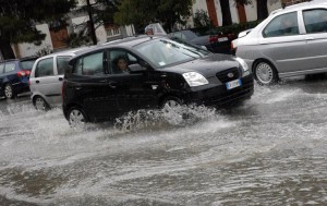 Italia nella morsa del maltempo, tornado su Catania: danni e feriti