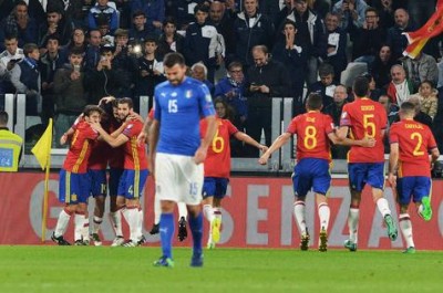 Italia y España empatan y Albania manda