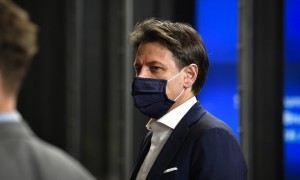 &quot;Il governo non sta dando schiaffi a nessuno&quot;, dice Conte