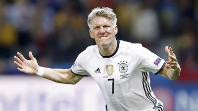 Schweinsteiger hangs up international boots