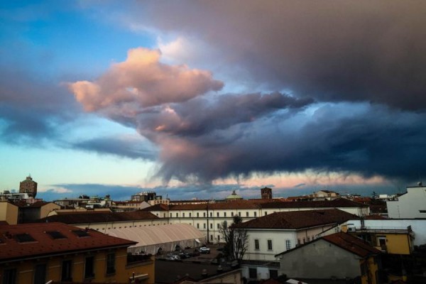 Nuvole e sole in città 